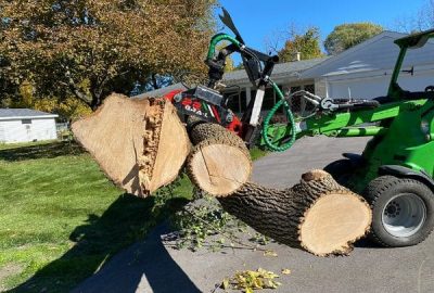 Avanat tree trunk removal vehicle in action.